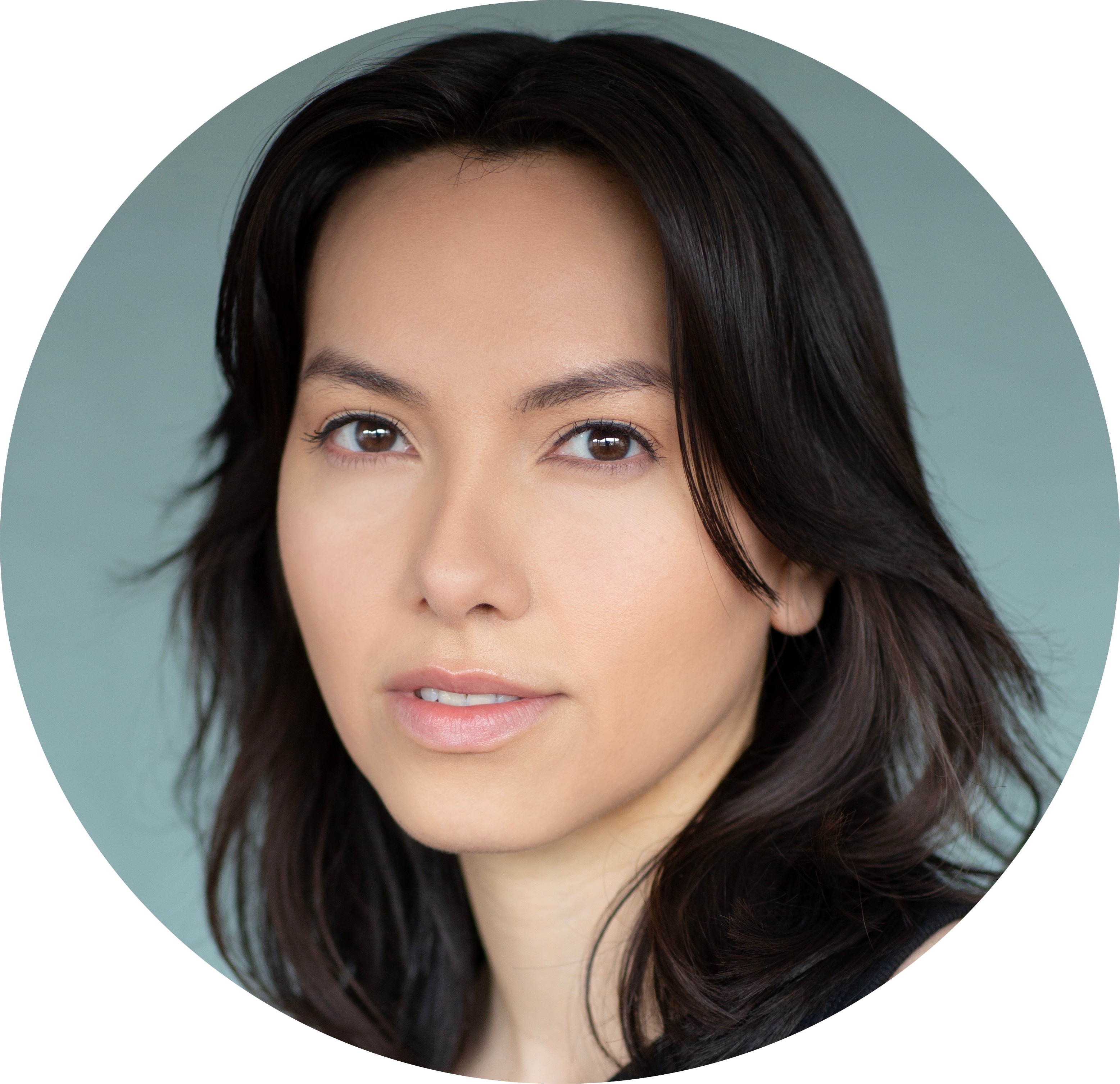 Emilia Gil Headshot US Spanish-Latin Female Artist