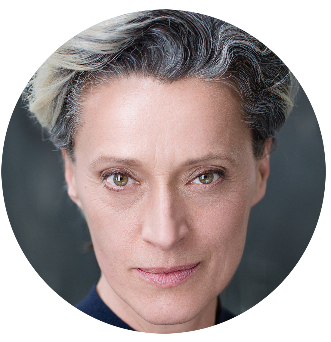 Eva Magyar Hungarian voiceover headshot