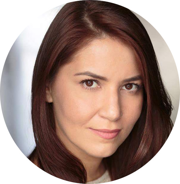 Fernanda Mandagara Female Portuguese Brazilian Voiceover Headshot