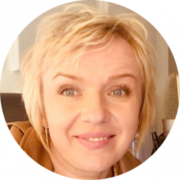 Ioana Botezan, Romanian, Female, Voiceover, Headshot