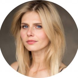 Izabela Zwierzynska Female Polish Voiceover Headshot