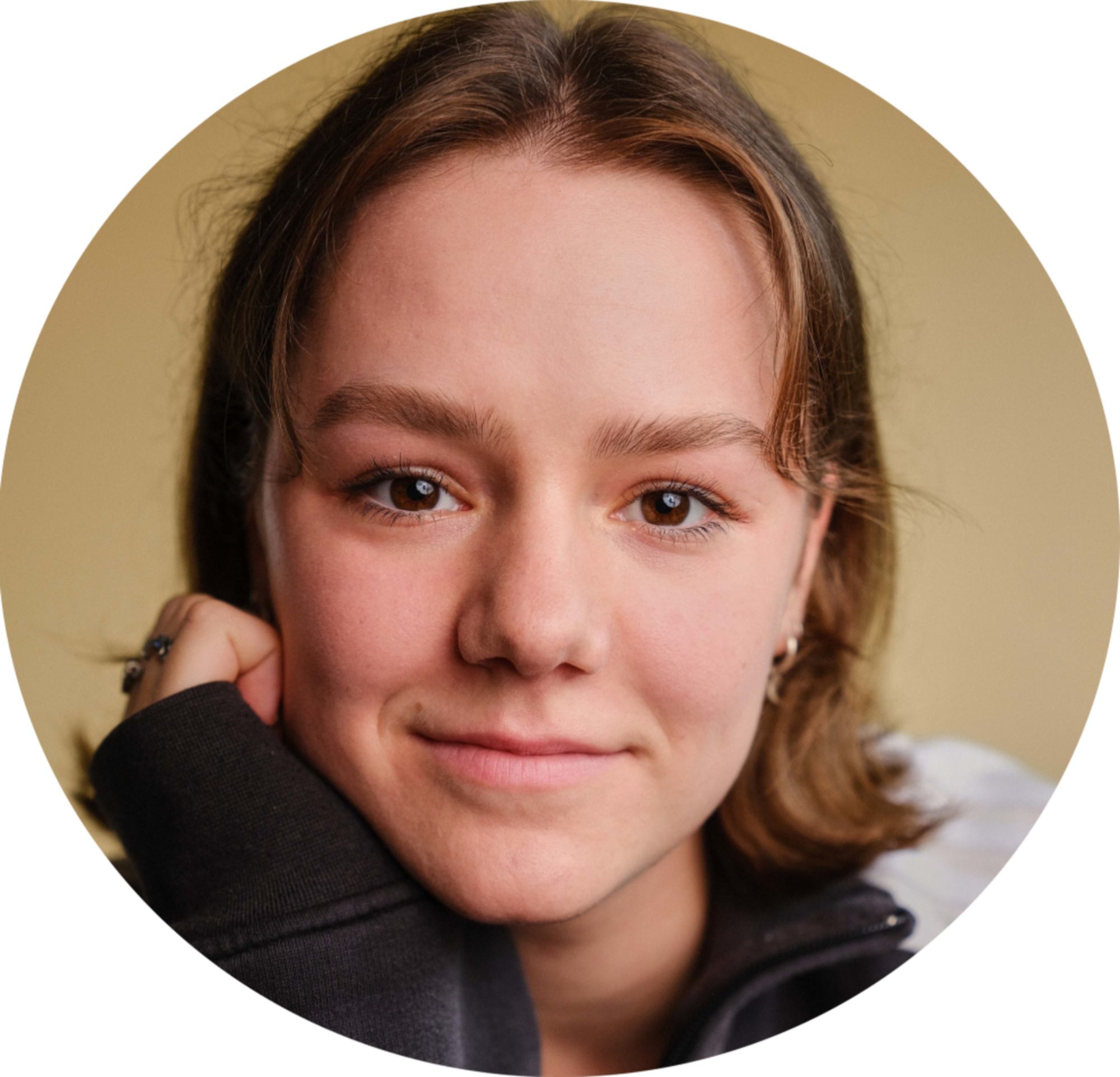 Justina Øyo Headshot Female Voiceover Swiss German