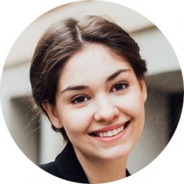Karina Wiedman Russian Female Voiceover Headshot
