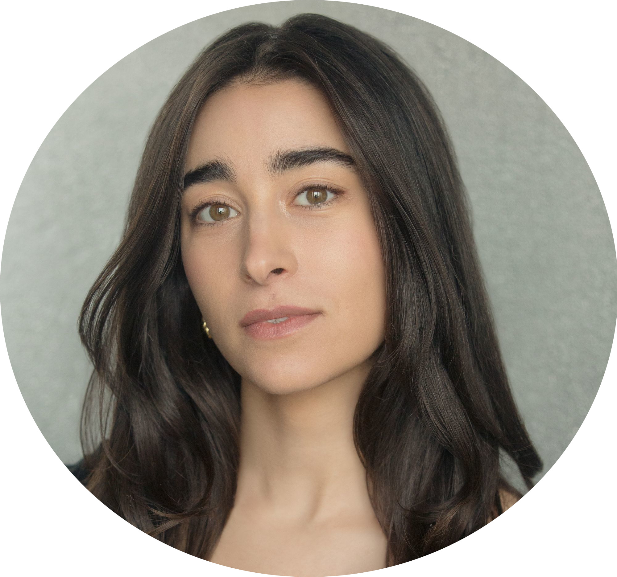 Lara Bellis Headshot French Voiceover Artist Female