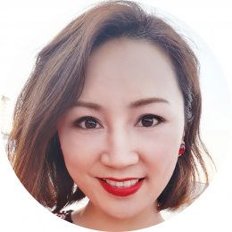 Lindsay Liu Mandarin Female Voiceover Headshot