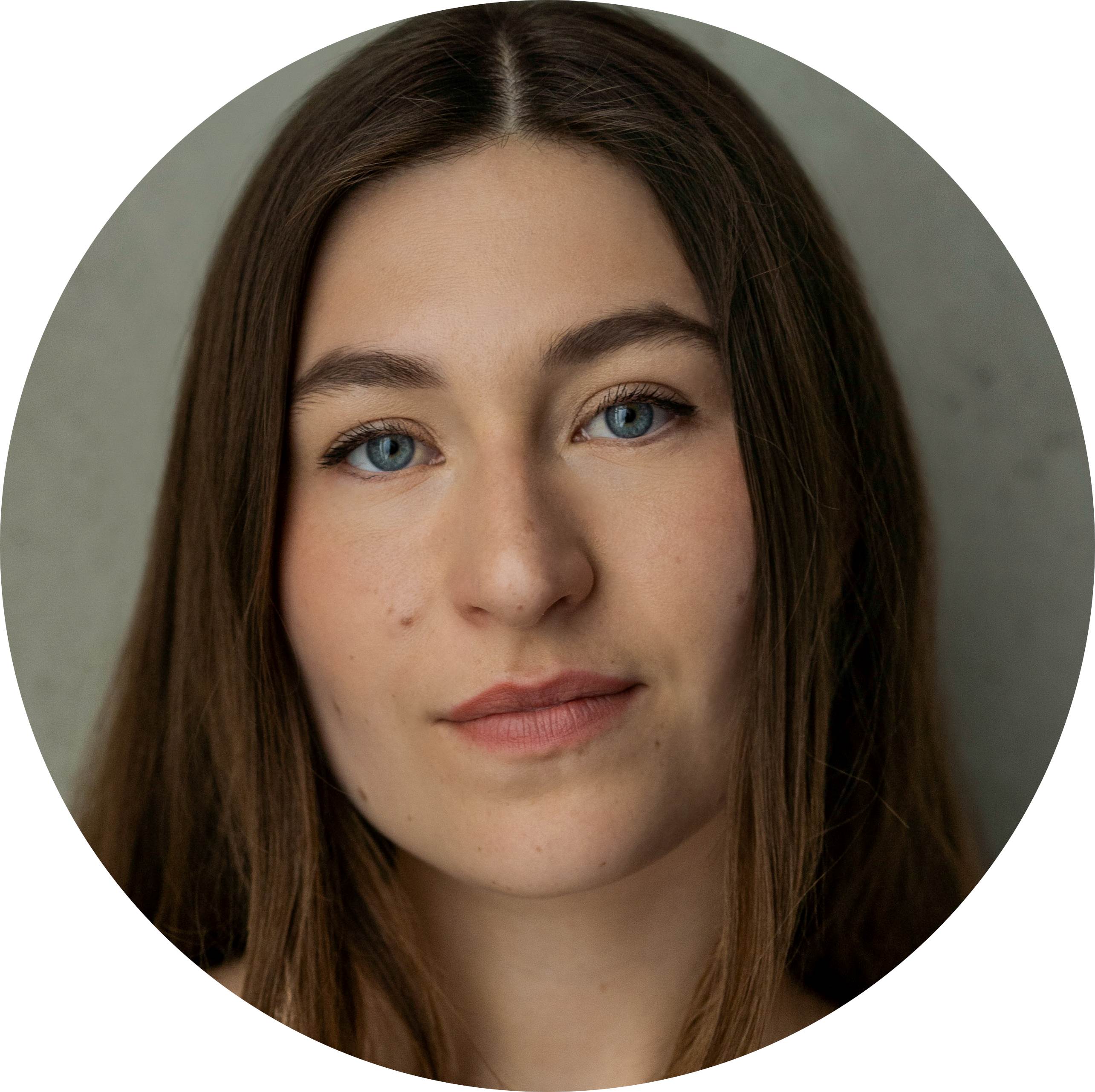 Mared Williams Female Welsh Voiceover Headshot
