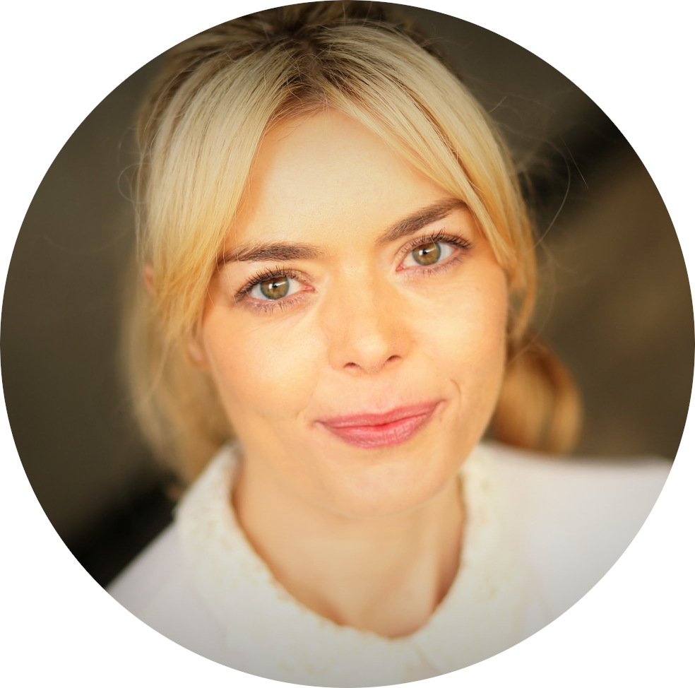 Nina Aimer Fox Female German Voiceover Headshot