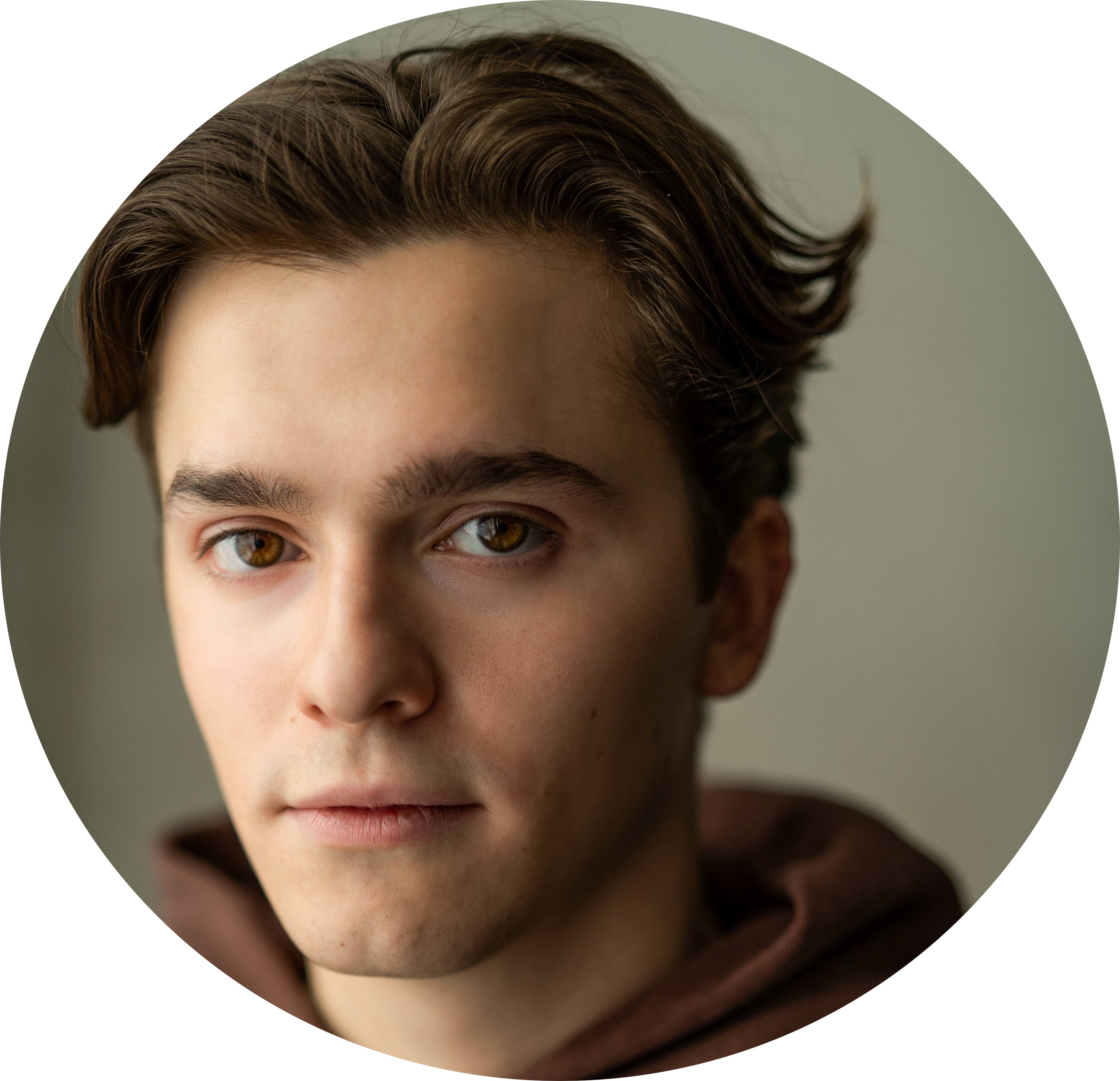 Noé Sébert Male French Voiceover Headshot