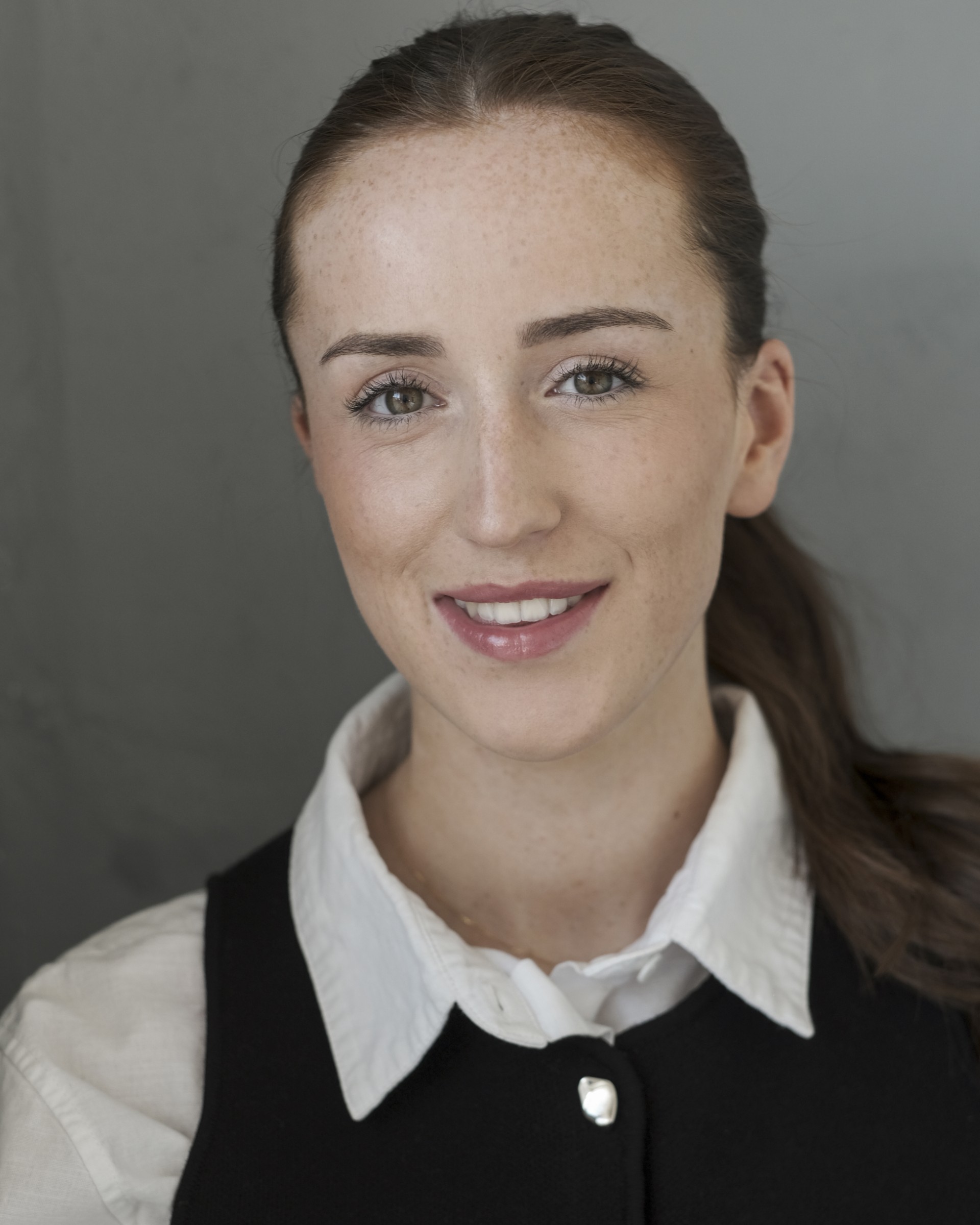 Poppy Burns Headshot Welsh Female Artist Actor