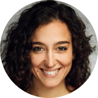 Silvia Manazzone Italian female voiceover Headshot
