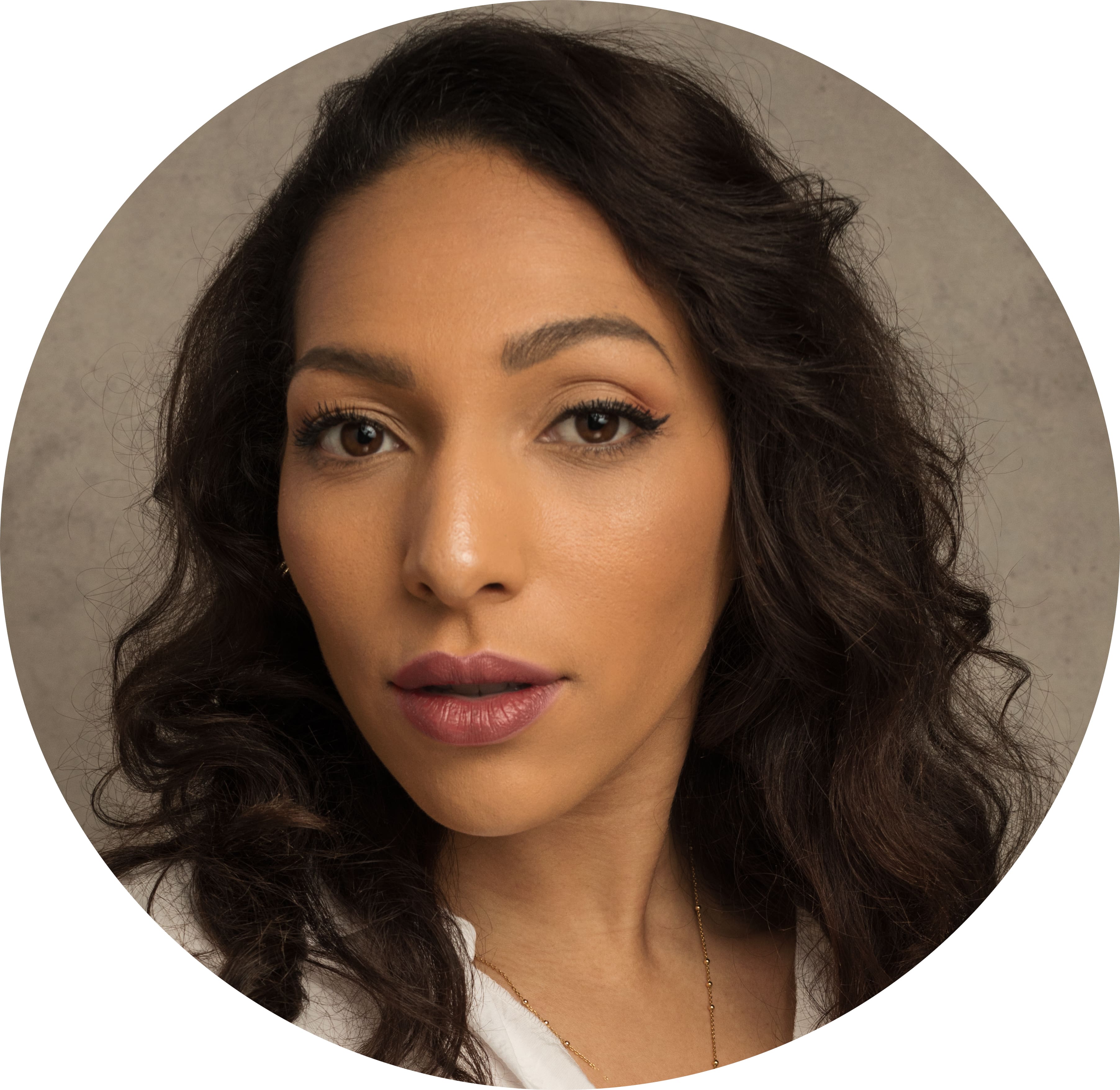 Simbi Akande Headshot Voiceover