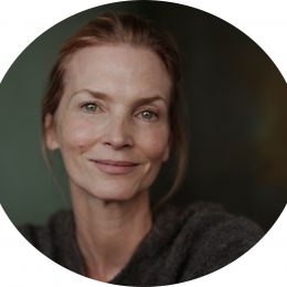 Cosima Shaw Headshot Female Voiceover Artist German