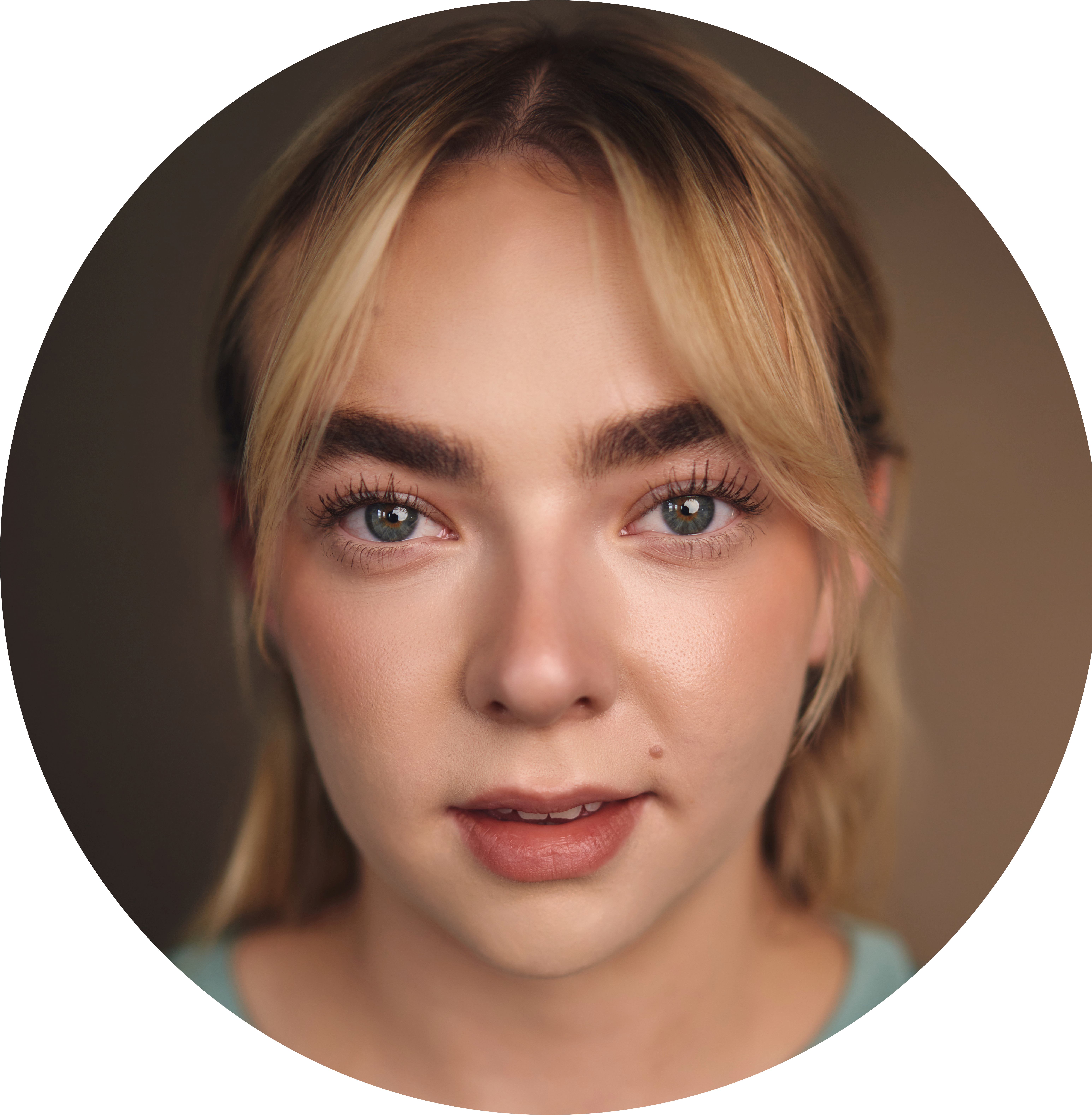 Emily Hurst Headshot Female Voiceover Artist Derbyshire